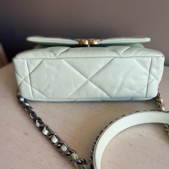 Chanel 19 season 22C brand new                    💚All inclusions ! - Picture 8 of 16